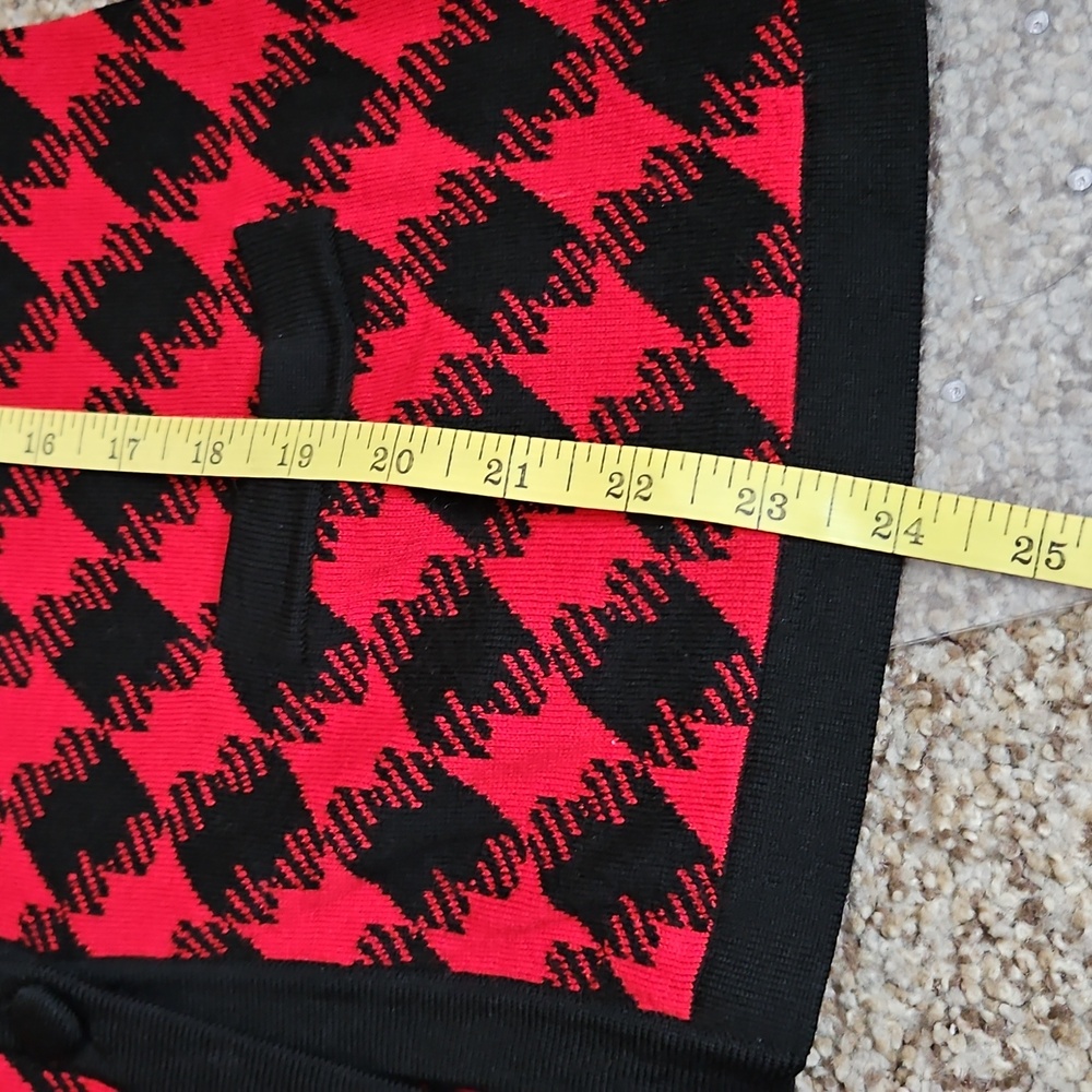 Pendleton Women's Red and Black Sweater - Picture 6 of 8